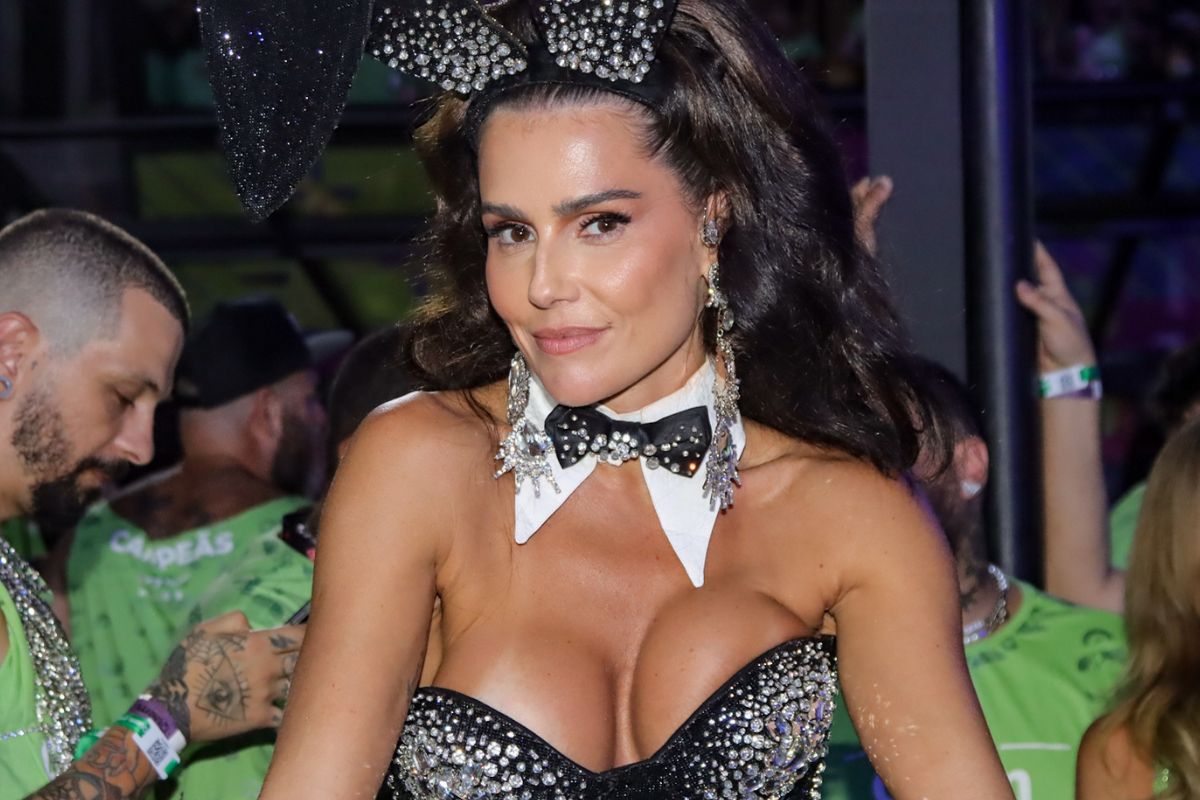 Deborah Secco Exibe Seios Fartos Fantasiada De Coelhinha Da Playboy Fofocas E Famosos