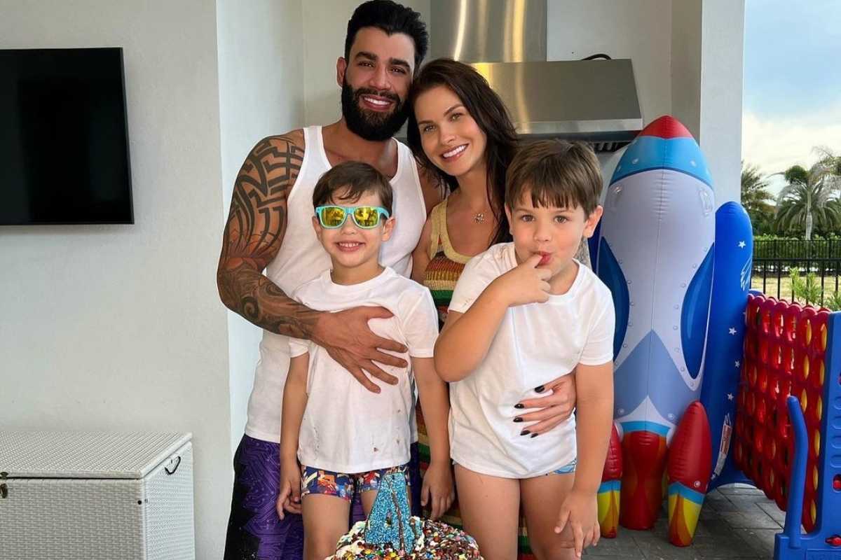 Gusttavo Lima E Andressa Suita Esbanjam Fofura Em Praia Com Os Filhos Fofocas E Famosos