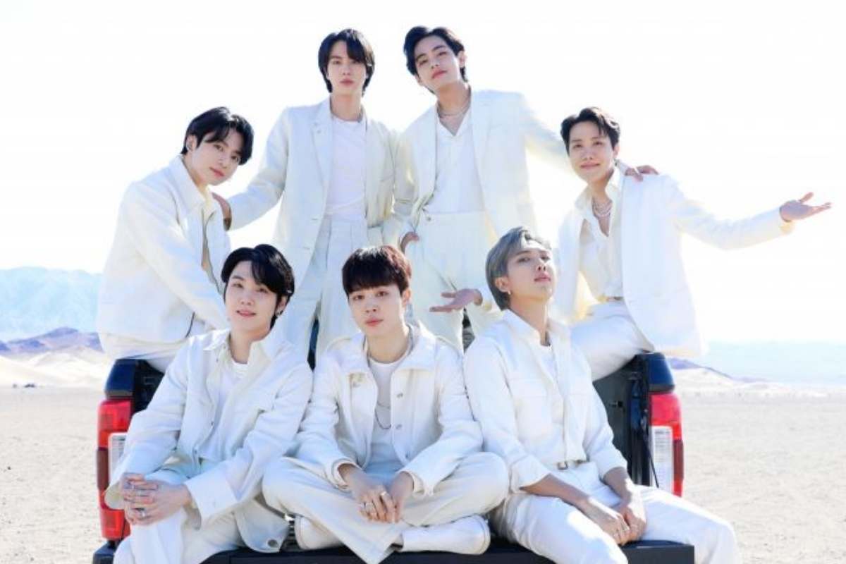 Integrantes do BTS posando para foto