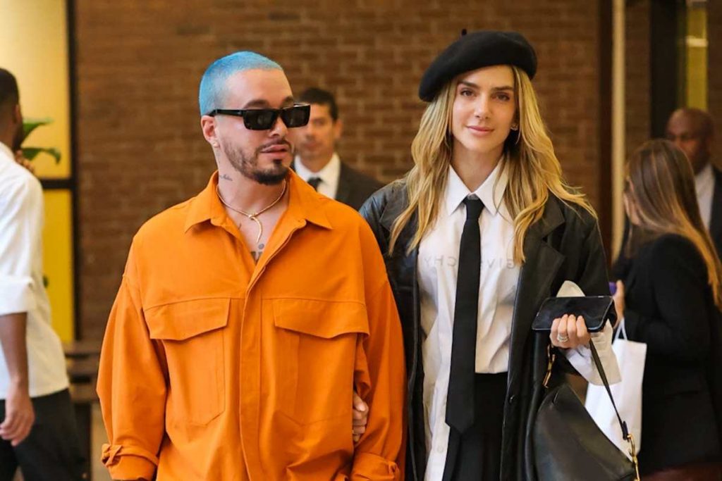 J Balvin e Valentina Ferrer curtem passeio em shopping na cidade de São Paulo