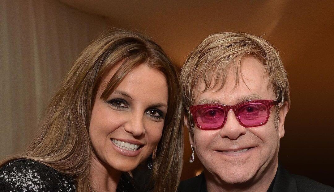 Britney Spears e Elton John lançam videoclipe de “Hold Me Closer”