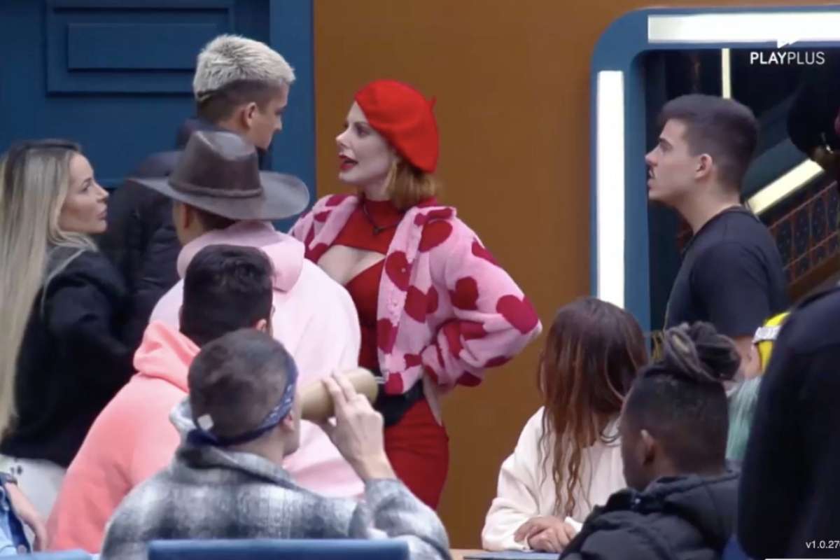 A Fazenda 14: “Está acabando com o programa”, diz Deborah para Deolane