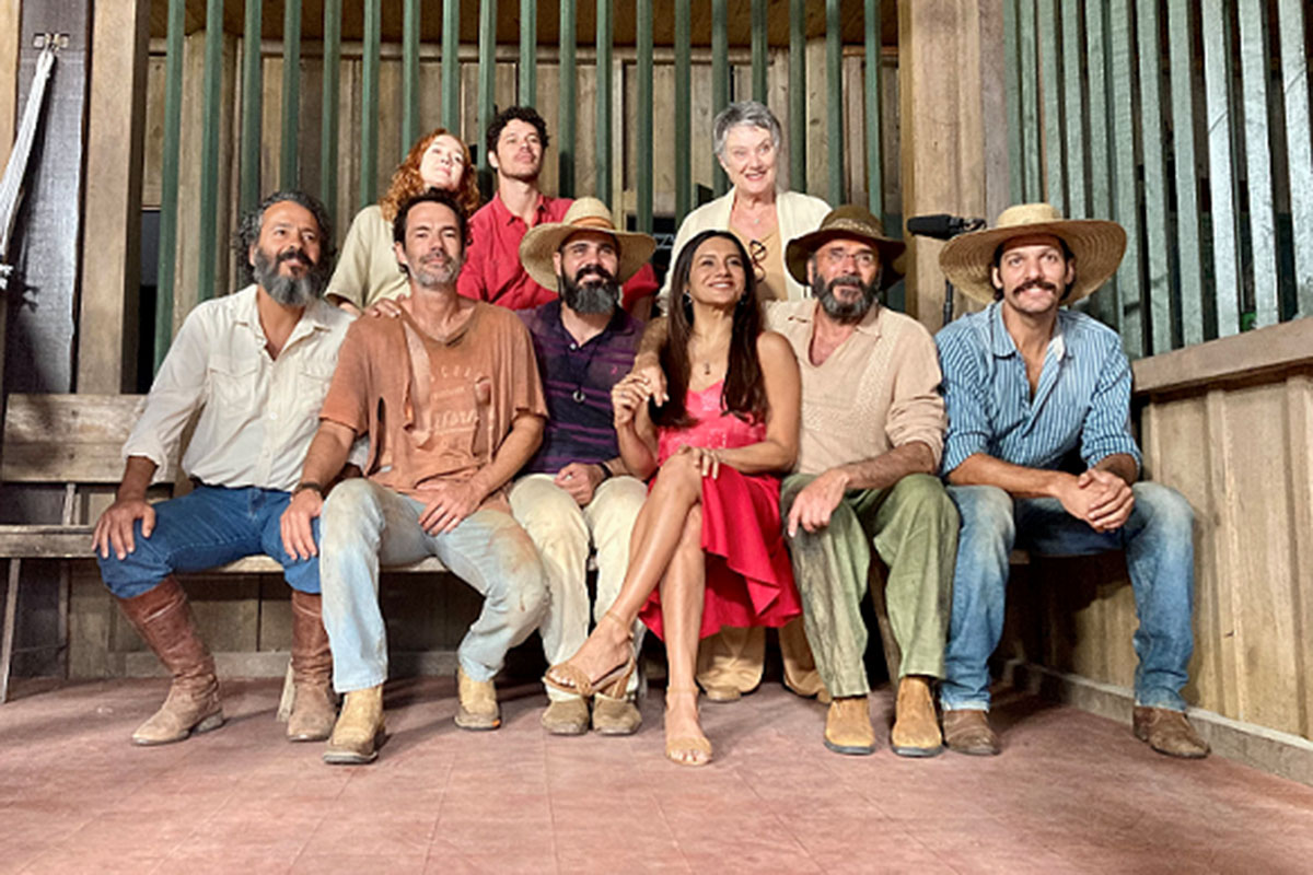 Elenco de Pantanal se despede de Rafa Sieg
