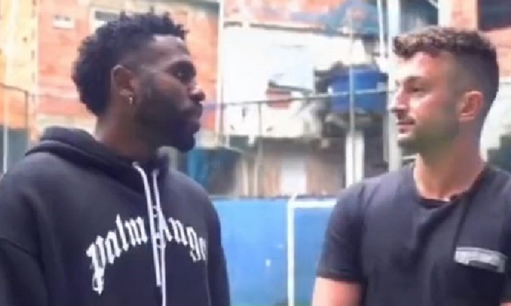 Vídeo: Jason Derulo doa 135 mil reais para jovem de comunidade no Rio de Janeiro