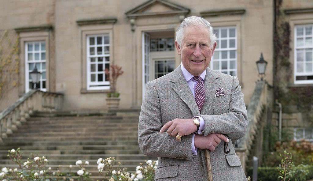 Charles III assume o trono após morte de sua mãe a rainha Elizabeth II