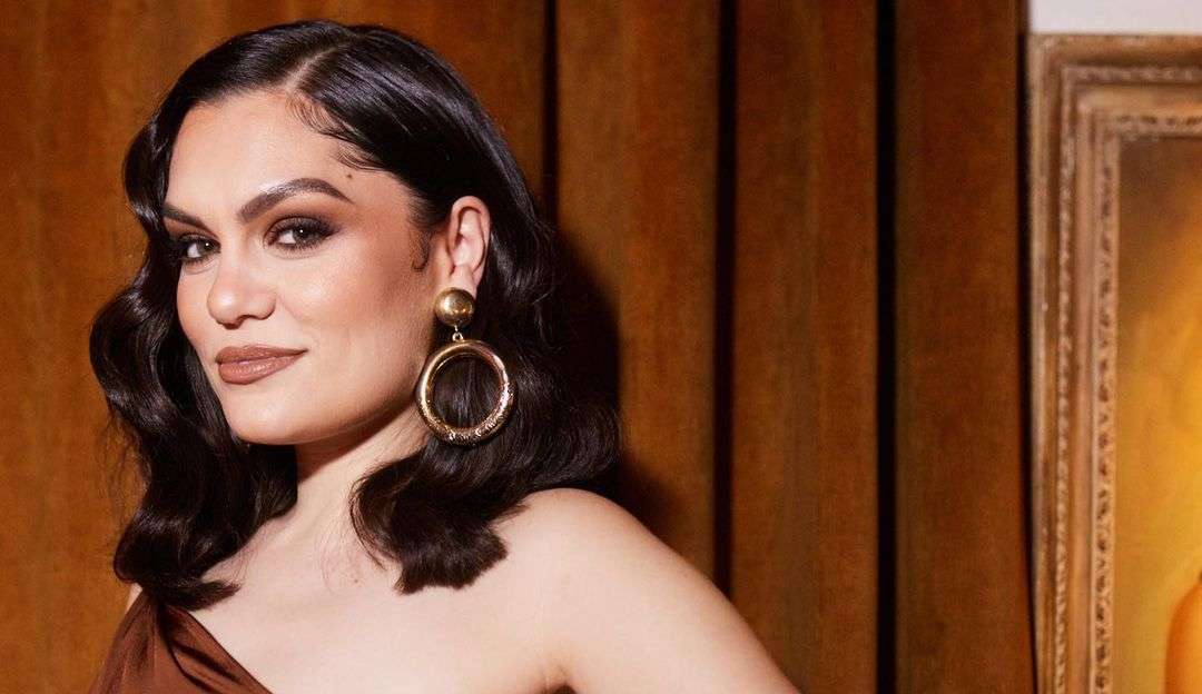 Jessie J mostra vista da varanda do hotel em que está hospedada no Rio