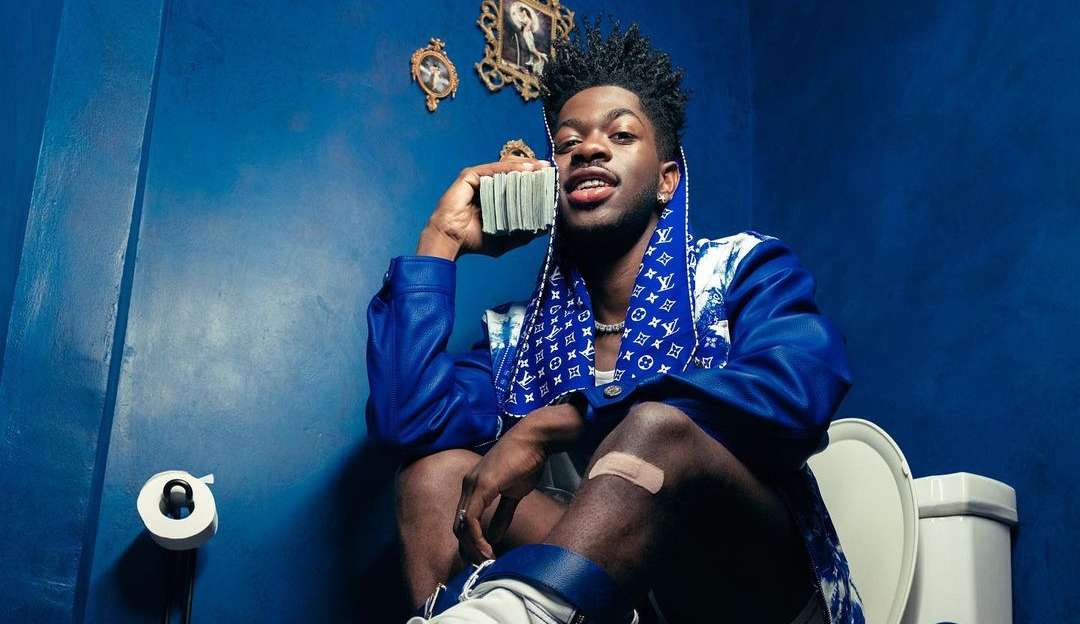 Lil Nas X recebe ataques homofóbicos em show e manda pizzas para os haters