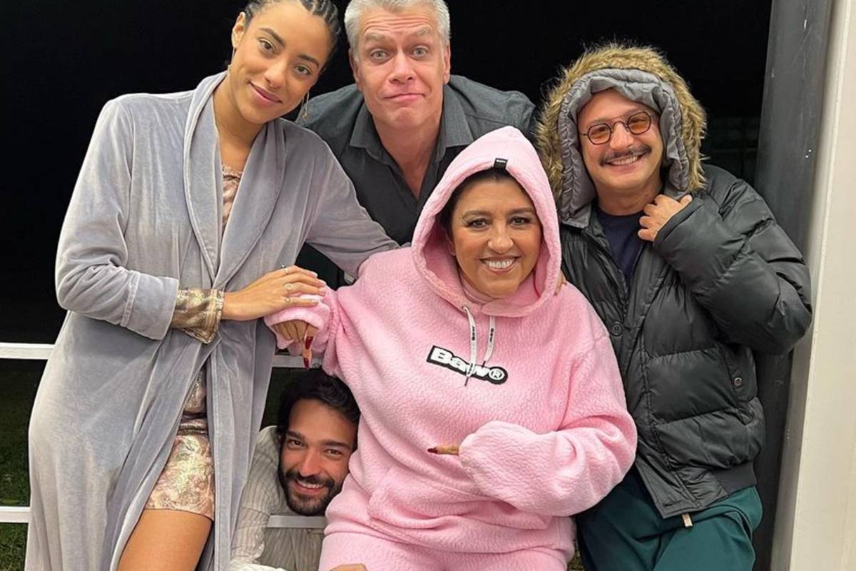 Regina Casé, Fabio Assunção, Humberto Carrão, Nilton Bicudo e Yara Charry nos bastidores de Todas as Flores