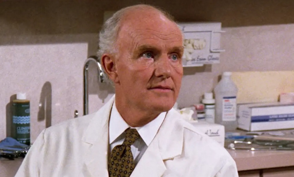 Morre Richard Roat, ator que participou em “Seinfeld” e “Friends”, aos 89 anos