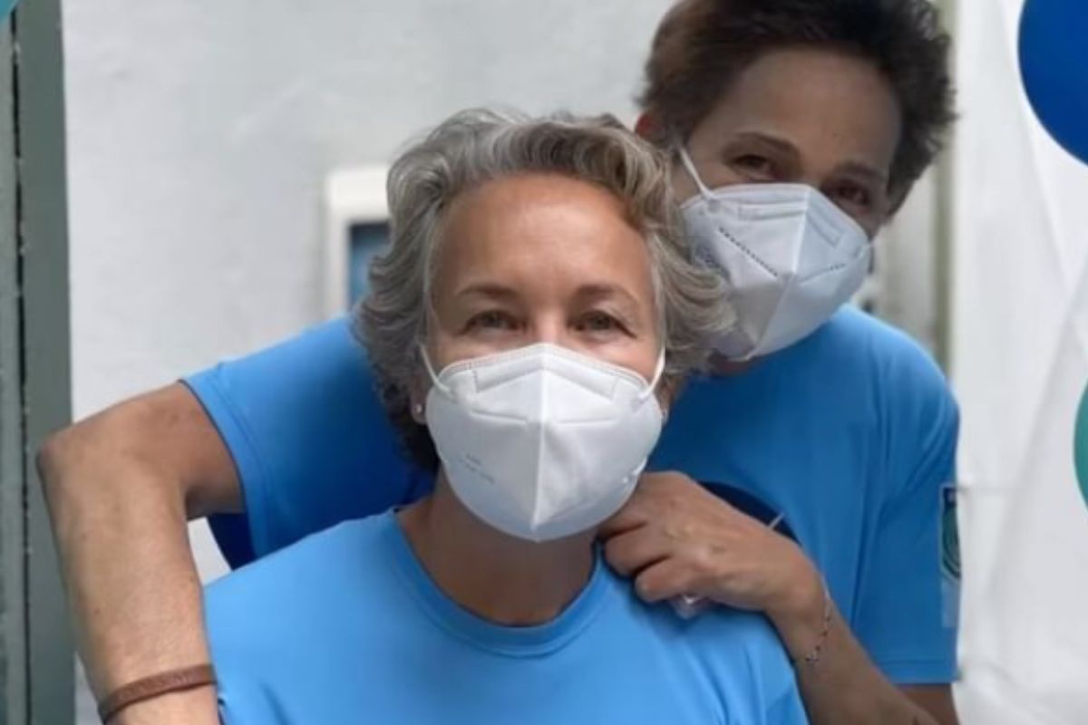 Claudia Jimenez em foto abraçando Stella Torreão