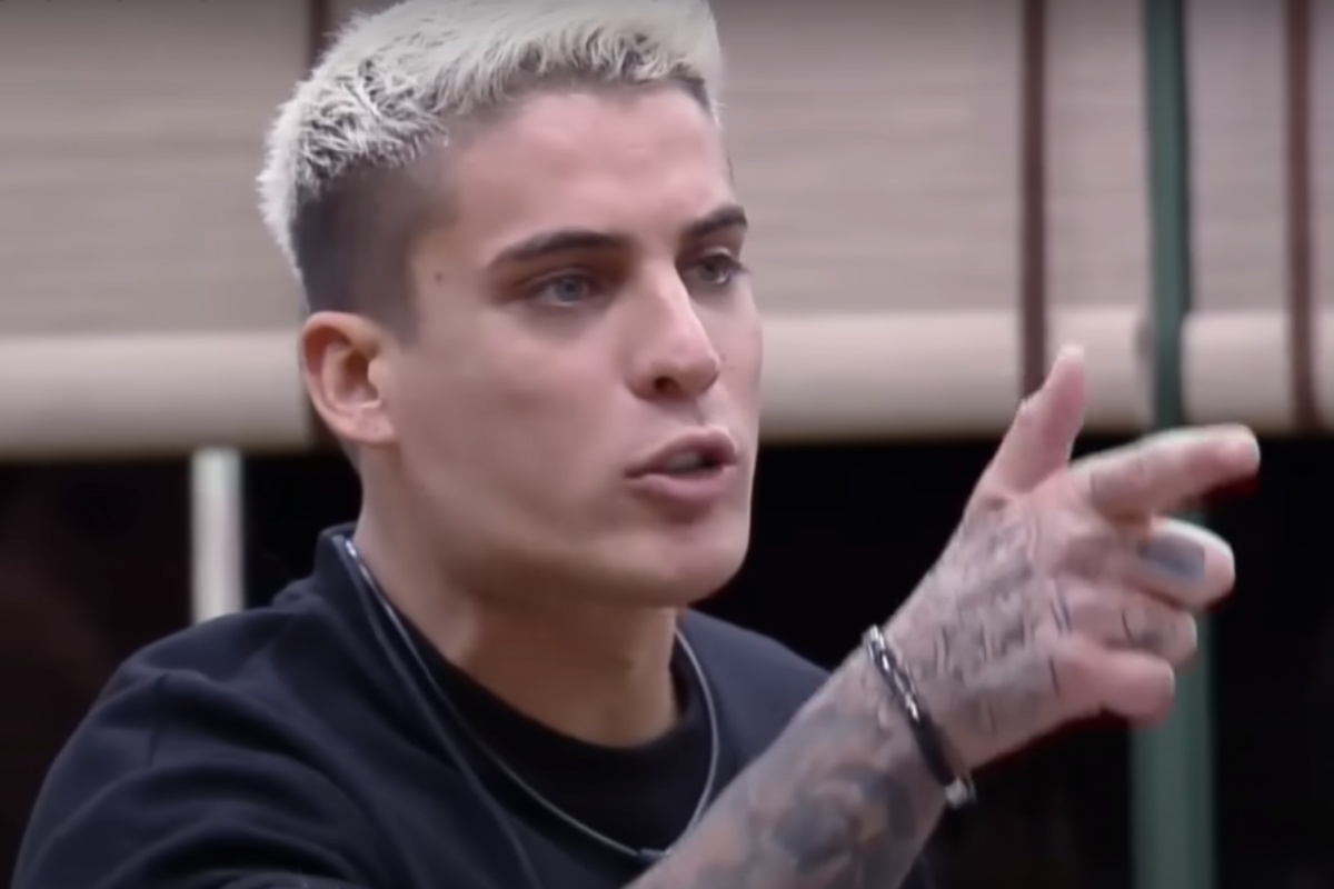 tiago ramos furioso apontando dedo em a fazenda 14