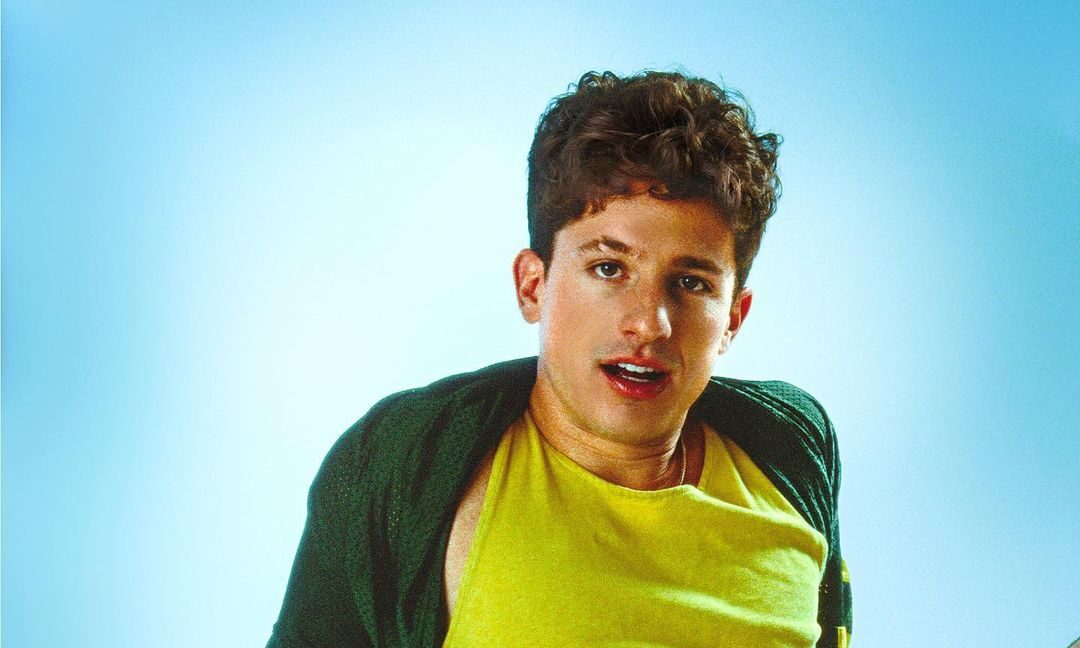 Charlie Puth lança álbum “Charlie” e videoclipe da faixa “Loser”