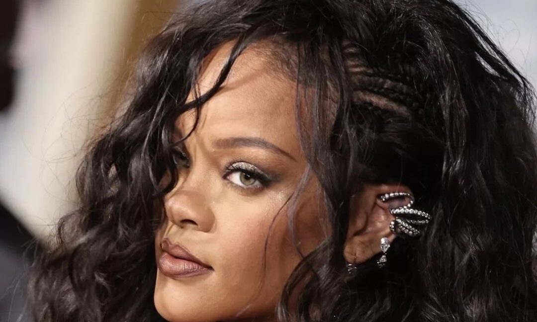 Rihanna retorna com “Lift Me Up”; trilha do filme “Pantera Negra: Wakanda Para Sempre”