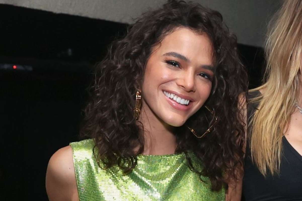 Bruna Marquezine com novo visual no show de J Balvin no Rio