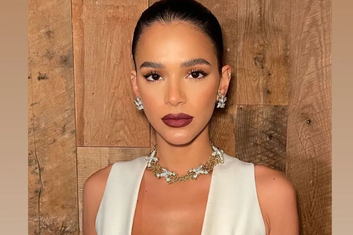 Bruna Marquezine com colar de 755 diamantes