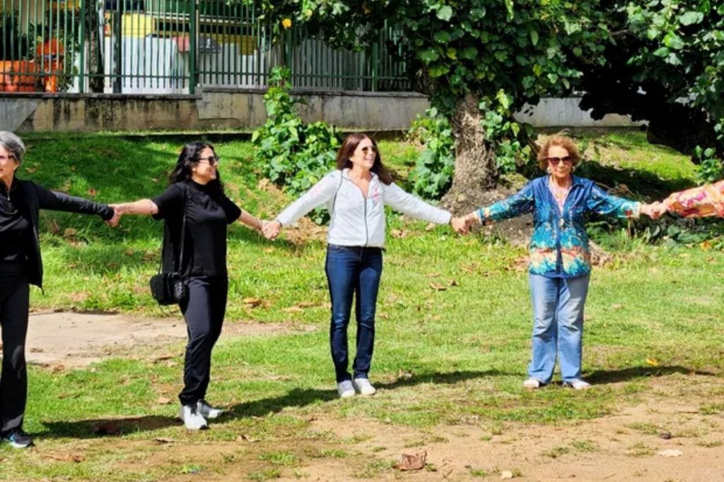 malu mader em abraço coletivo