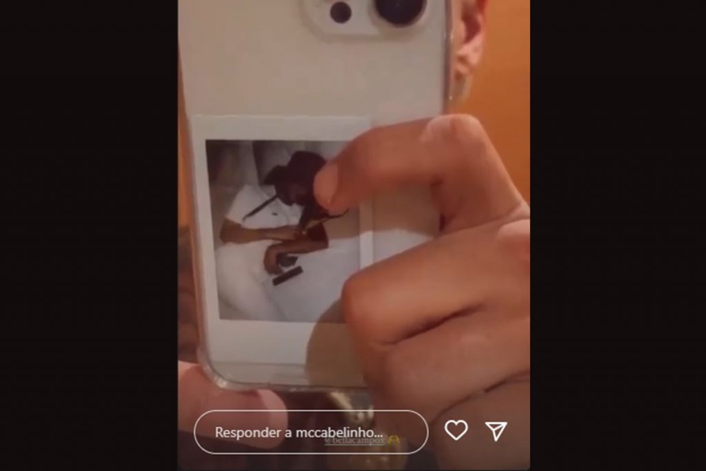 Mc Cabelinho assume namoro com Bella Campos