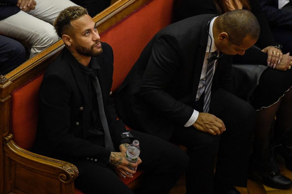 Neymar em tribunal de Barcelona