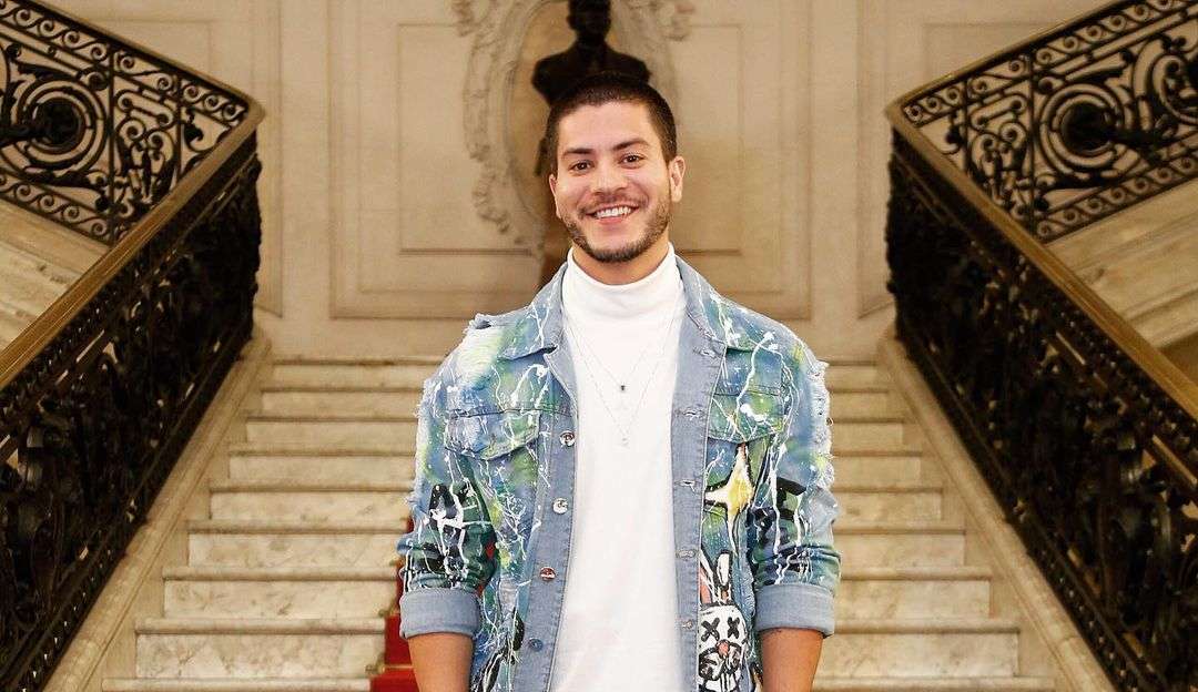 Arthur Aguiar comenta separação de Maíra Cardi: 'Seremos sempre uma família'