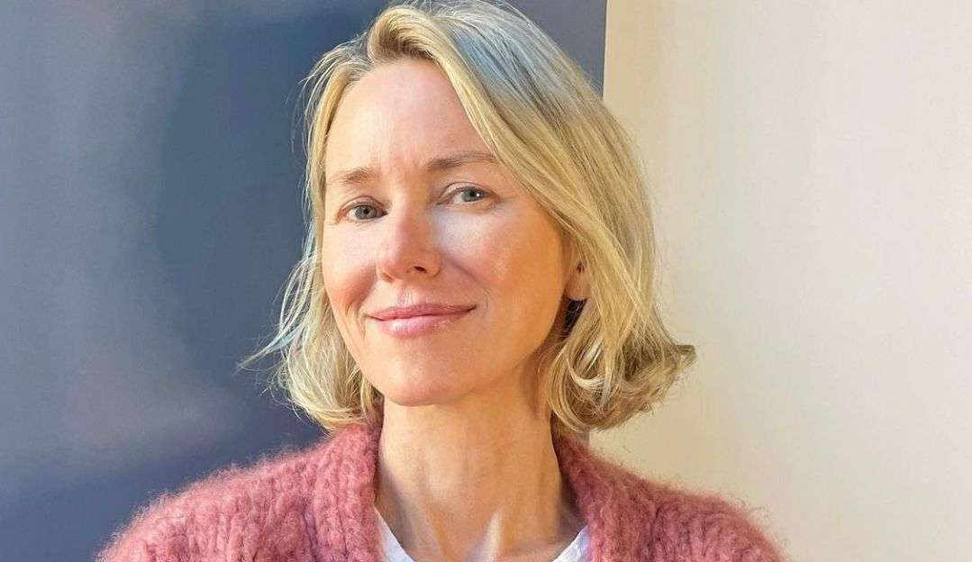 Naomi Watts afirma já ter pensado em fazer cirurgia plástica e questiona padrões estéticos