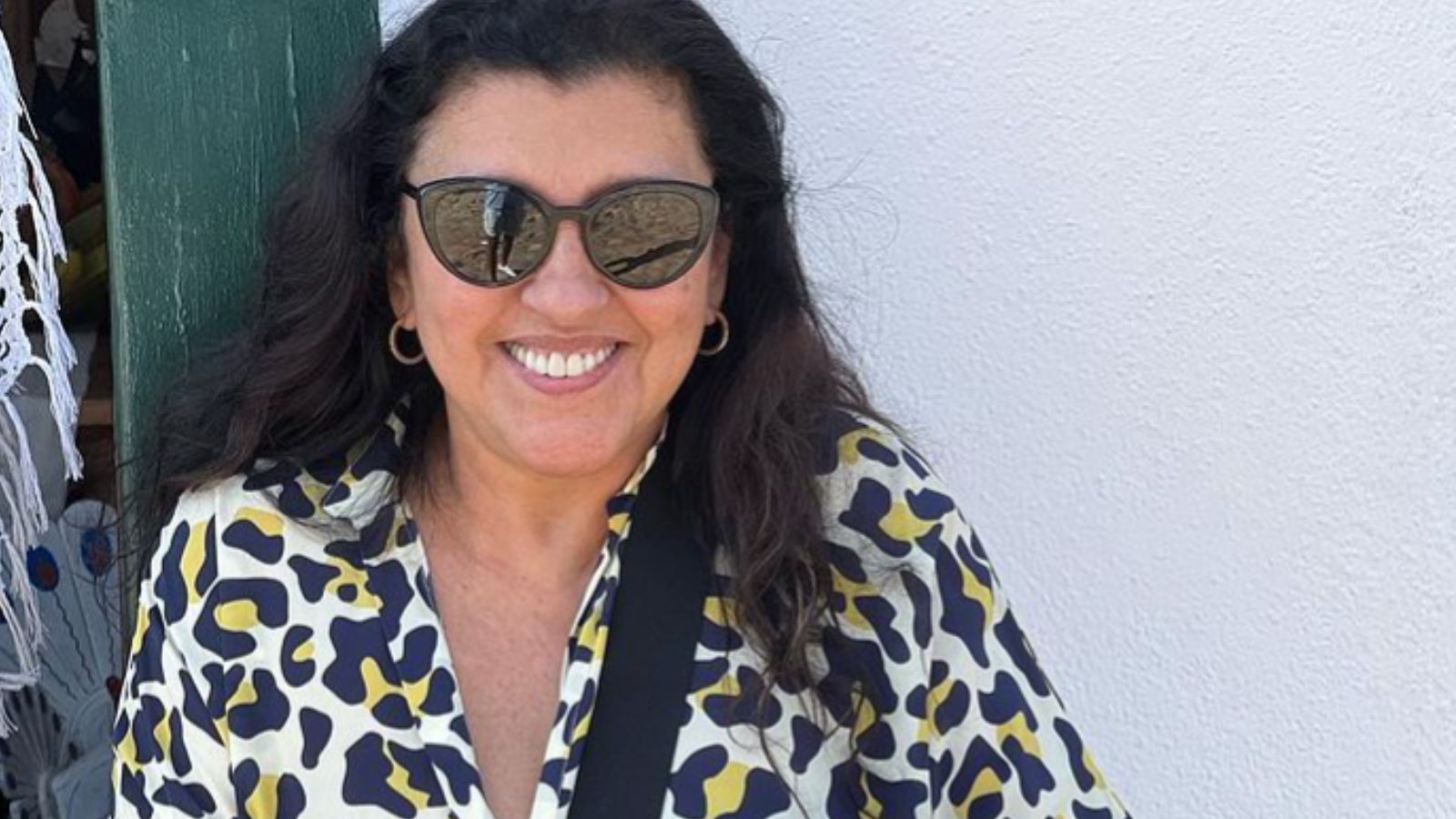 Vídeo: Regina Casé é colocada para fora de avião após ser flagrada com objeto ilegal na mala