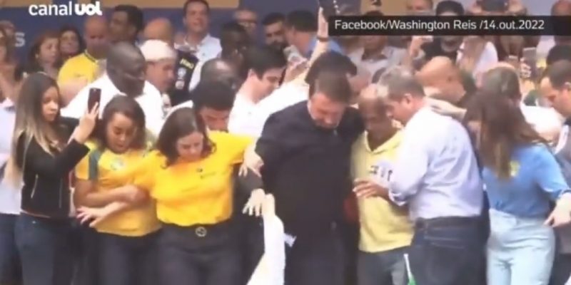 Vídeo: Palco de Bolsonaro quase desababa no Rio de Janeiro