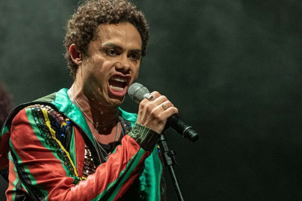 Silvero Pereira faz show em São Paulo