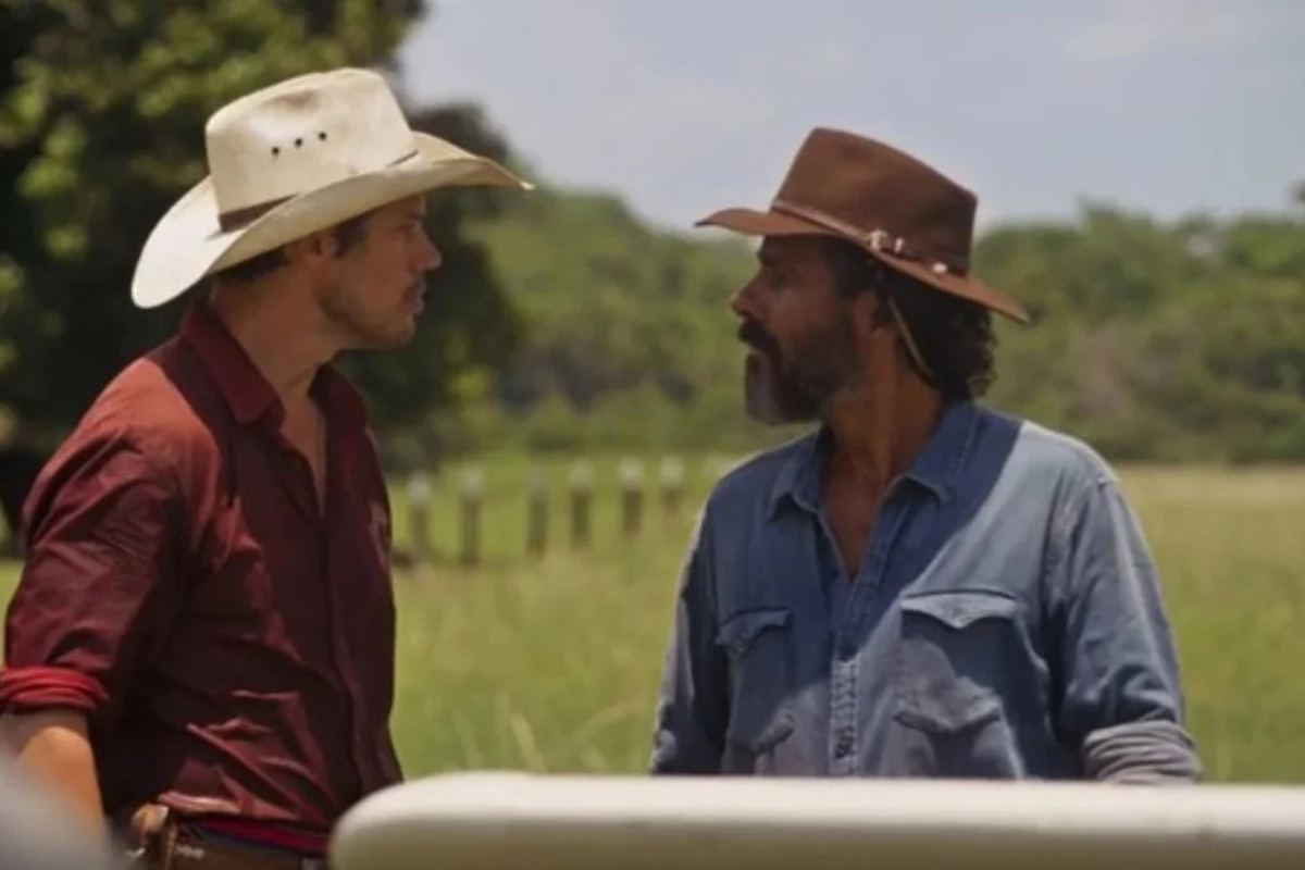 Tadeu (José Loreto) e Zé Leôncio (Marcos Palmeira) em Pantanal