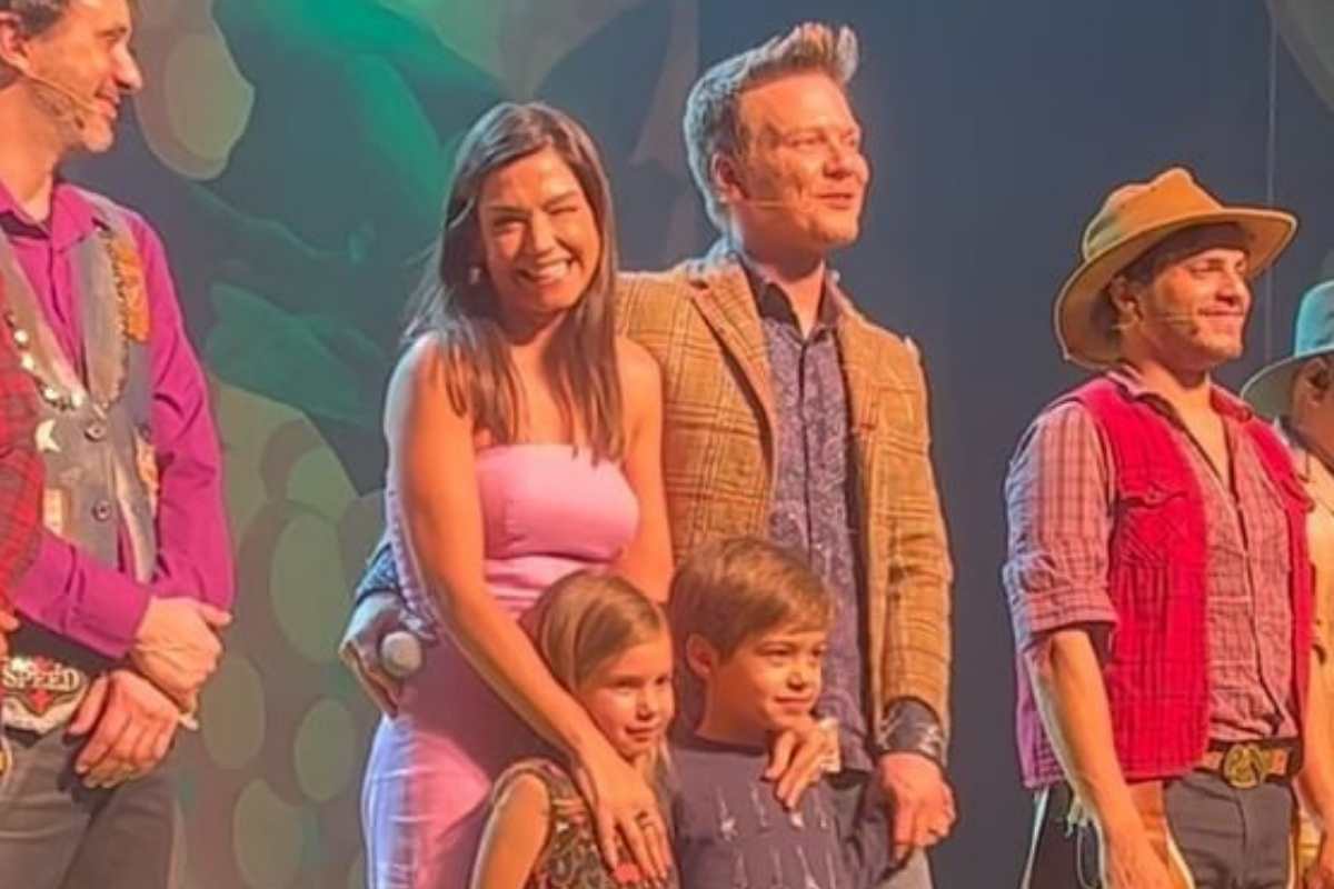 Thaís Fersoza, Michel Teló, Melinda e Teodoro em show