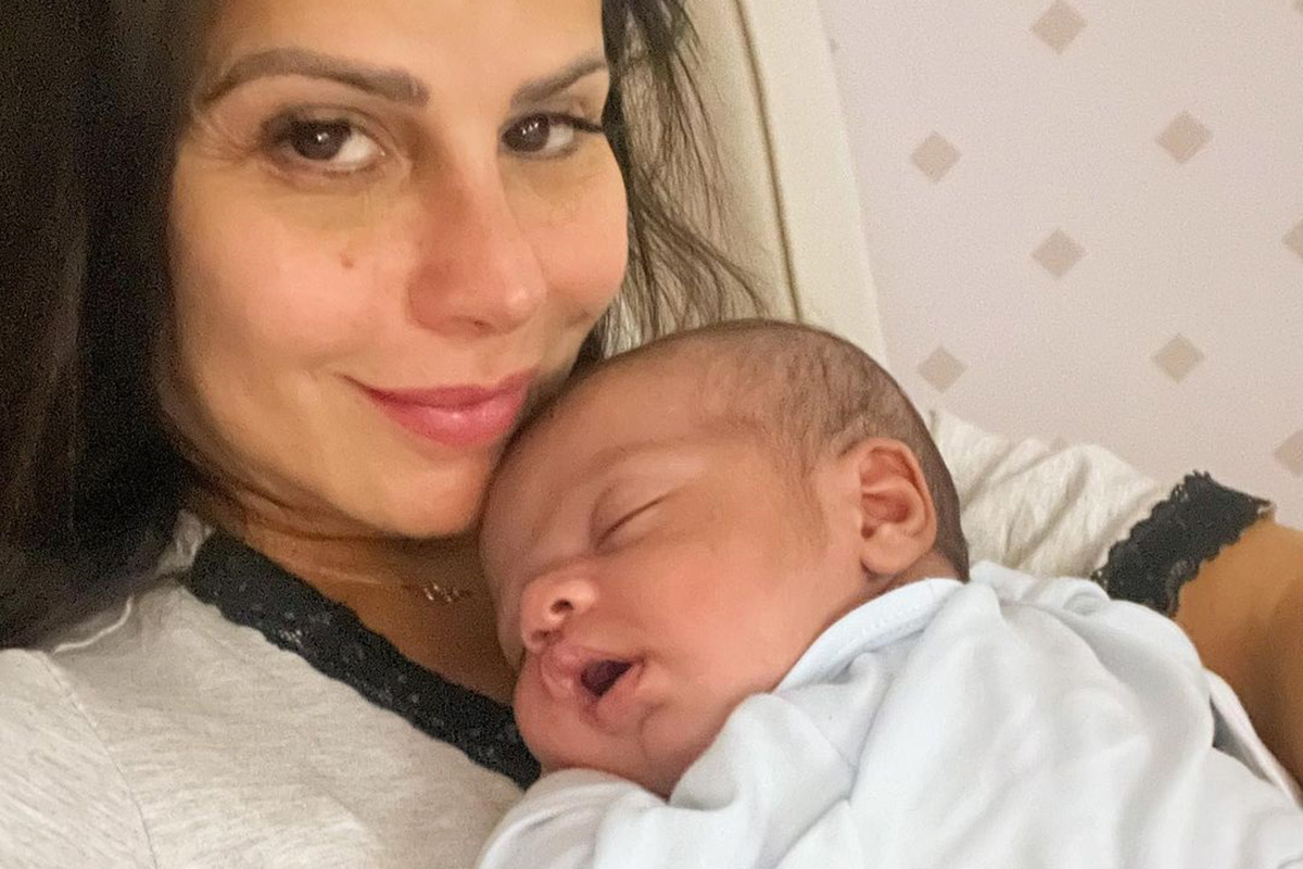 Viviane Araujo com o filho Joaquim