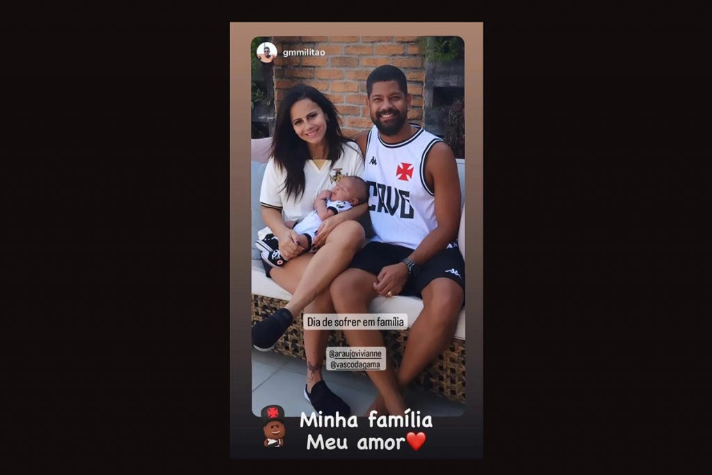 Viviane Araujo curte jogo do Vasco com o marido e o filho