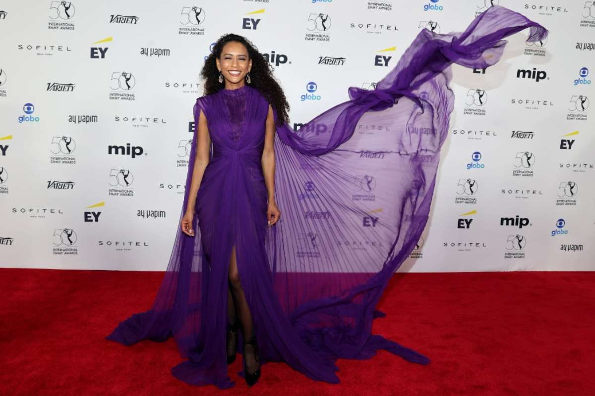 Taís Araújo surge esplêndida no Emmy Internacional