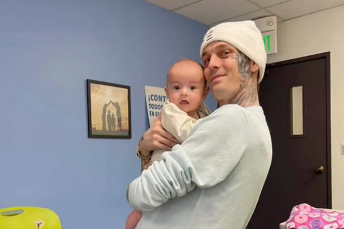 Aaron Carter com o filho Prince