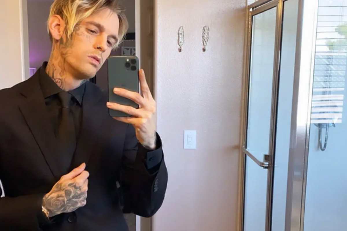 Aaron Carter, selfie no banheiro