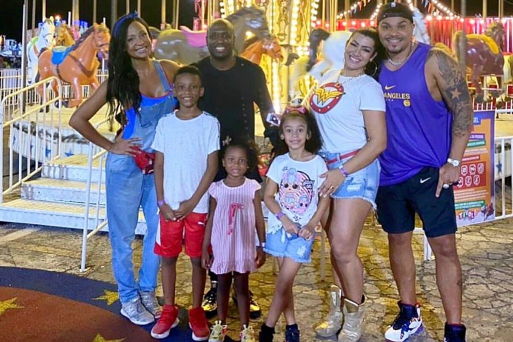 Drika Marinho, André Marinho filhos, Naldo, Moranguinho, filha, no parque de diversões