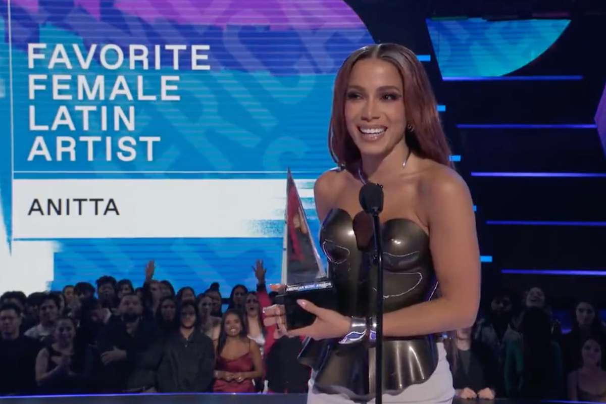 Anitta vence AMAs