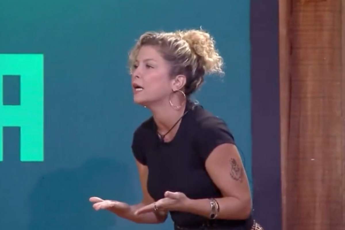 Bárbara e Deolane brigam em A Fazenda 14