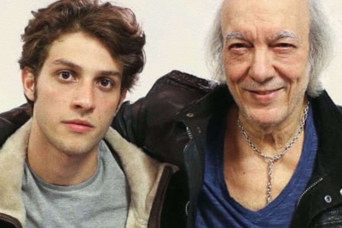 chay suede posando com erasmo carlos