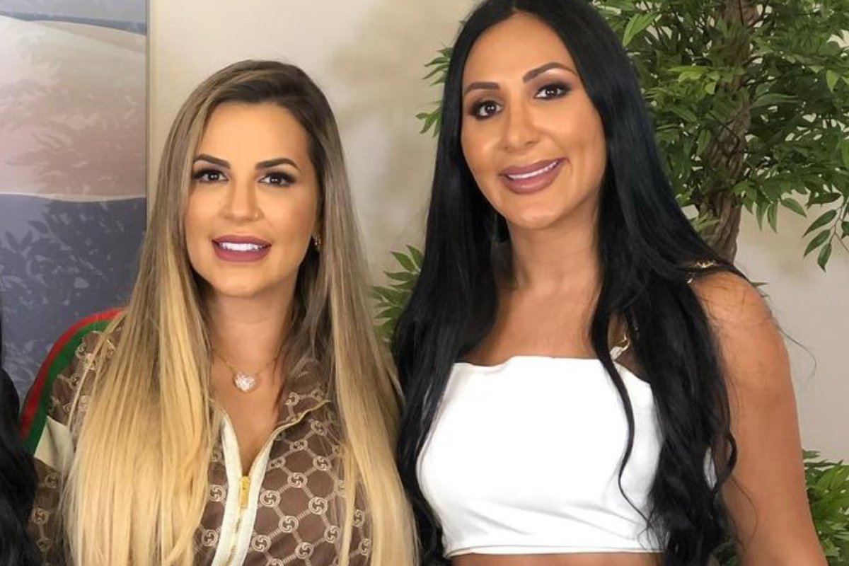 deolane e dayanne bezerra posando juntas