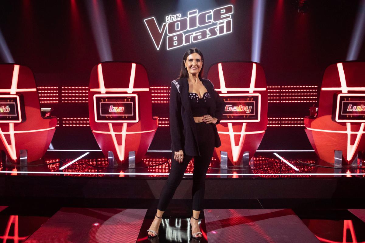 fátima bernardes posando no palco do the voice brasil