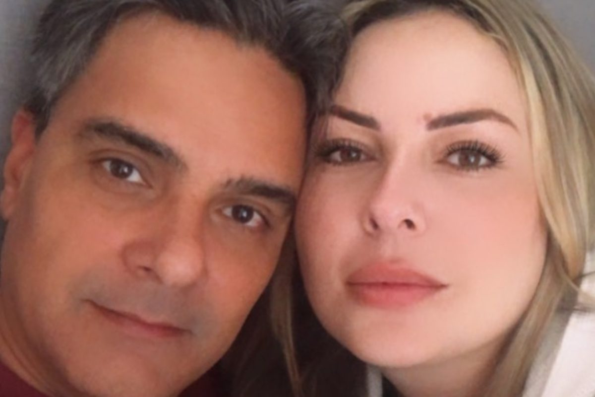 Guilherme de Pádua de rosto colado com esposa, Juliana Lacerda