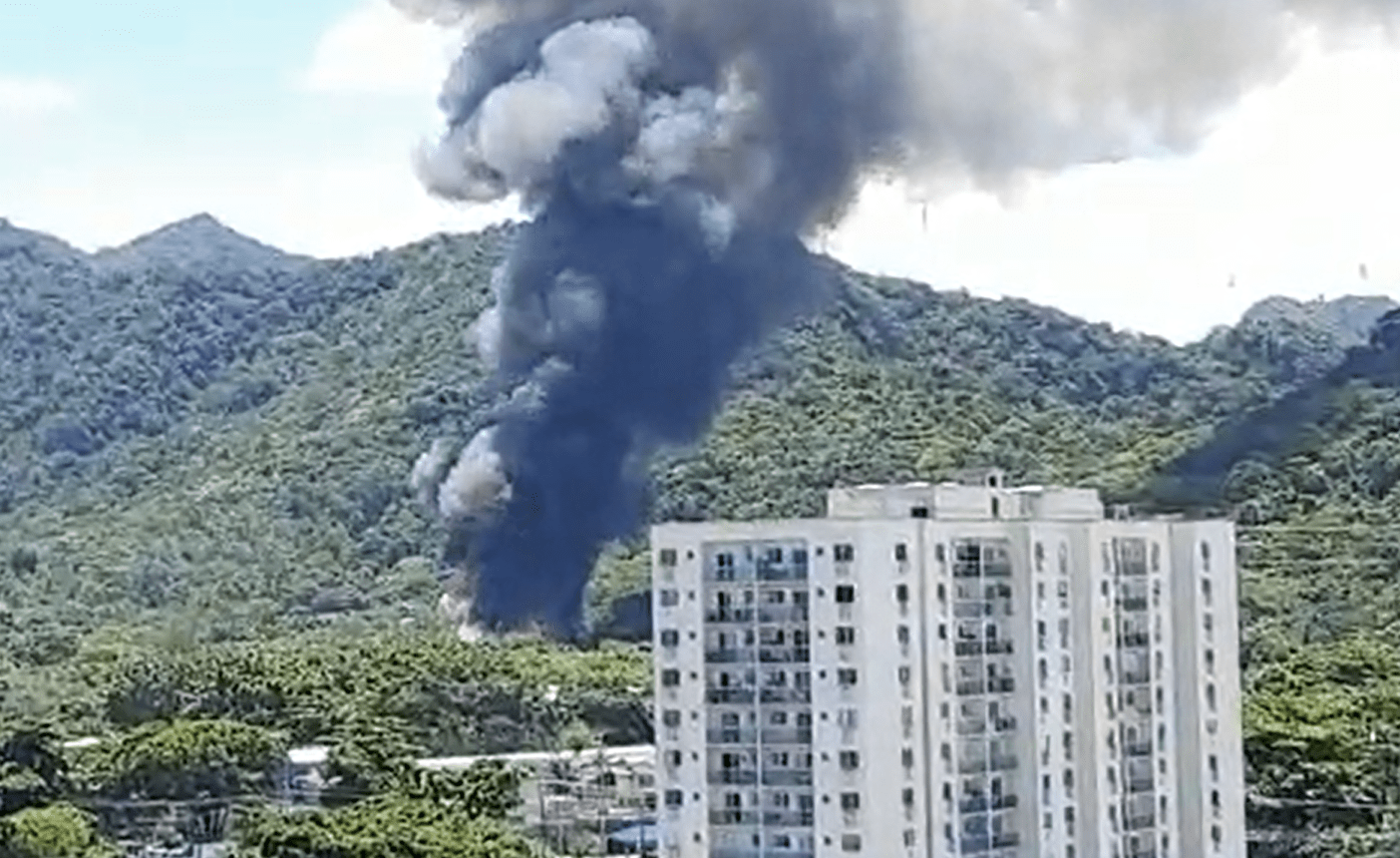 VÍDEO: Incêndio de grandes proporções atinge área do Projac (estúdios Globo)