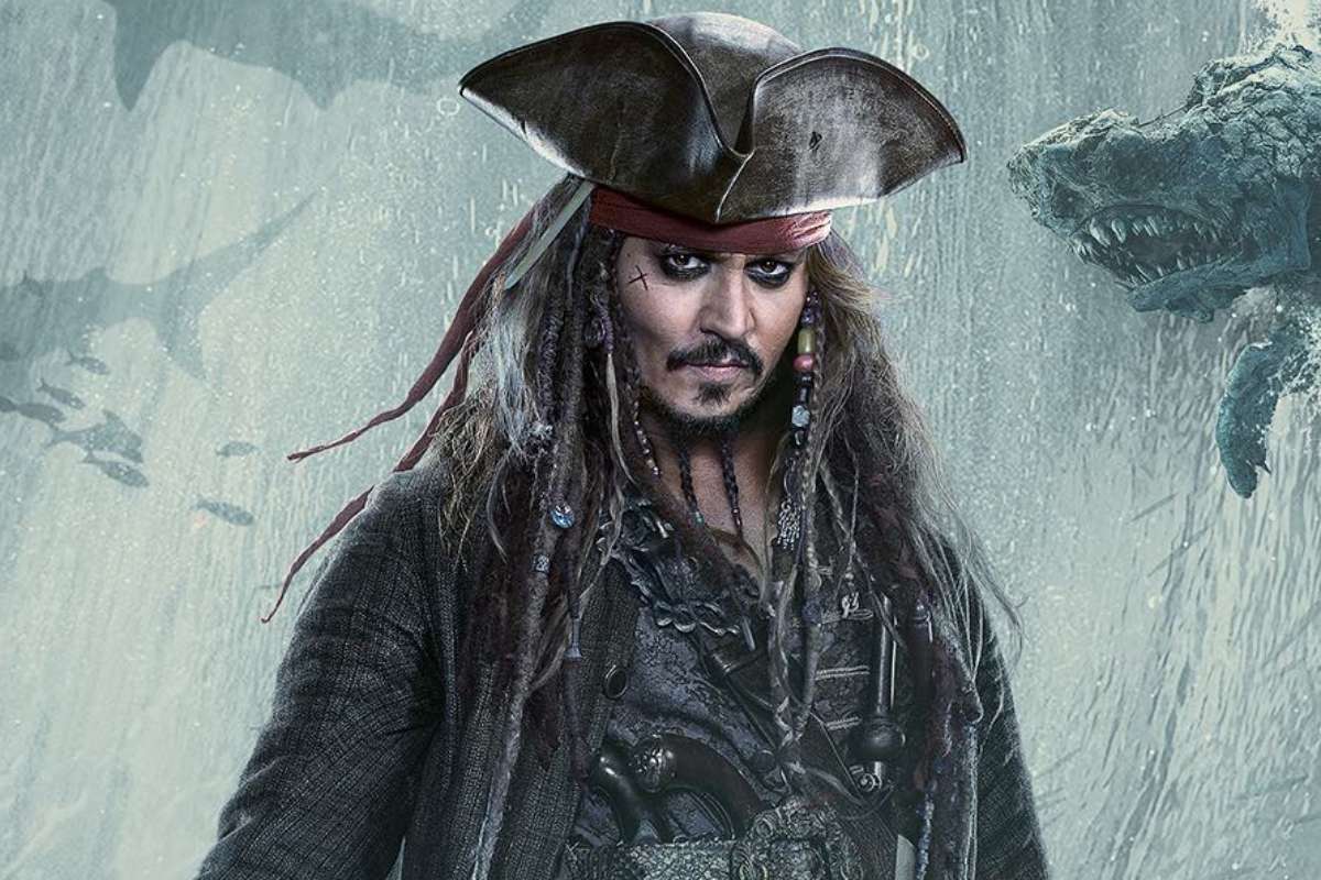 johnny depp caracterizado como jack sparrow em piratas do caribe