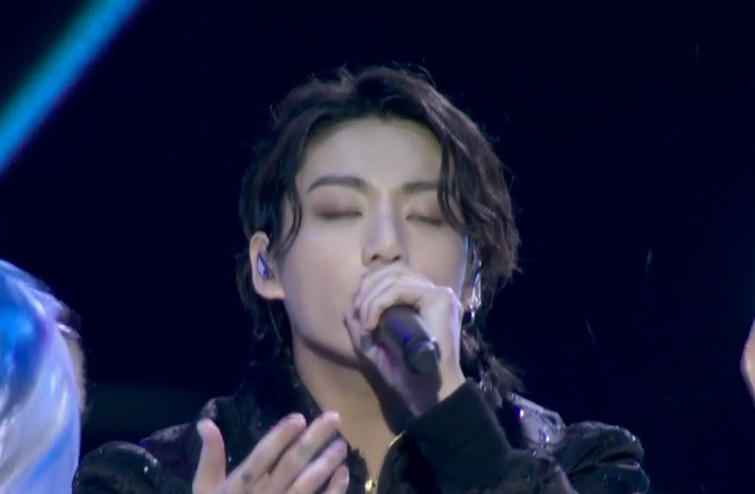Jung Kook, do BTS, faz performance épica de música inédita na abertura da Copa do Catar; assista