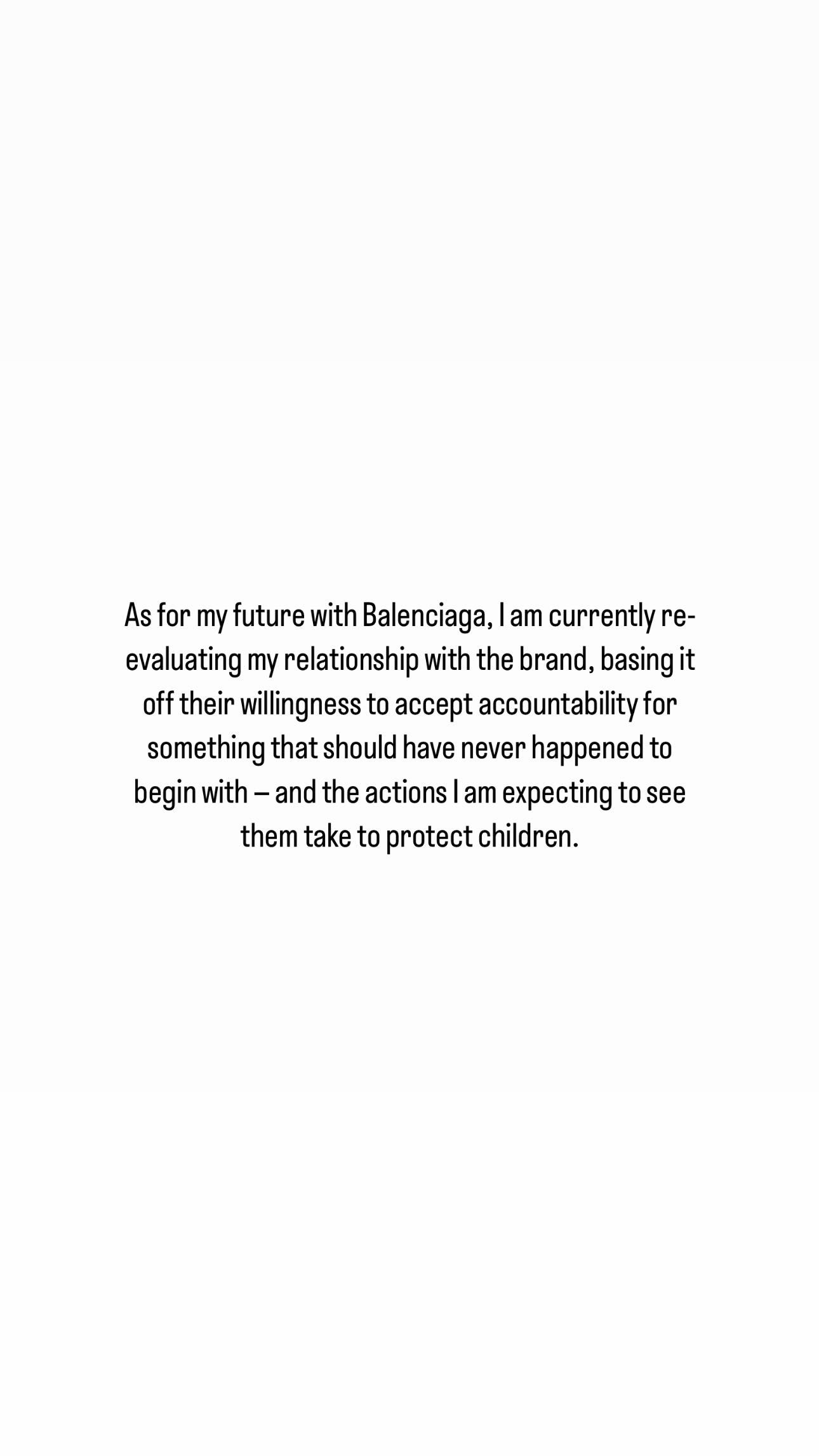 Kim Kardashian declara que está reavaliando seu relacionamento com a Balenciaga. (Reprodução/Instagram)