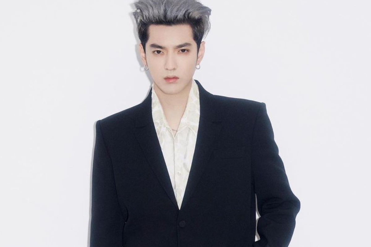 cantor de k-pop kris wu posando estiloso