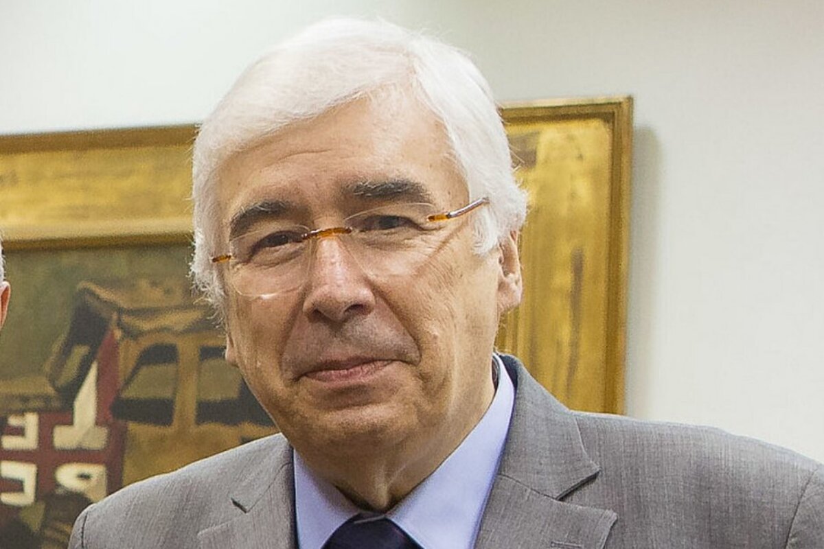 Luiz Antônio Fleury de terno cinza, sorrindo