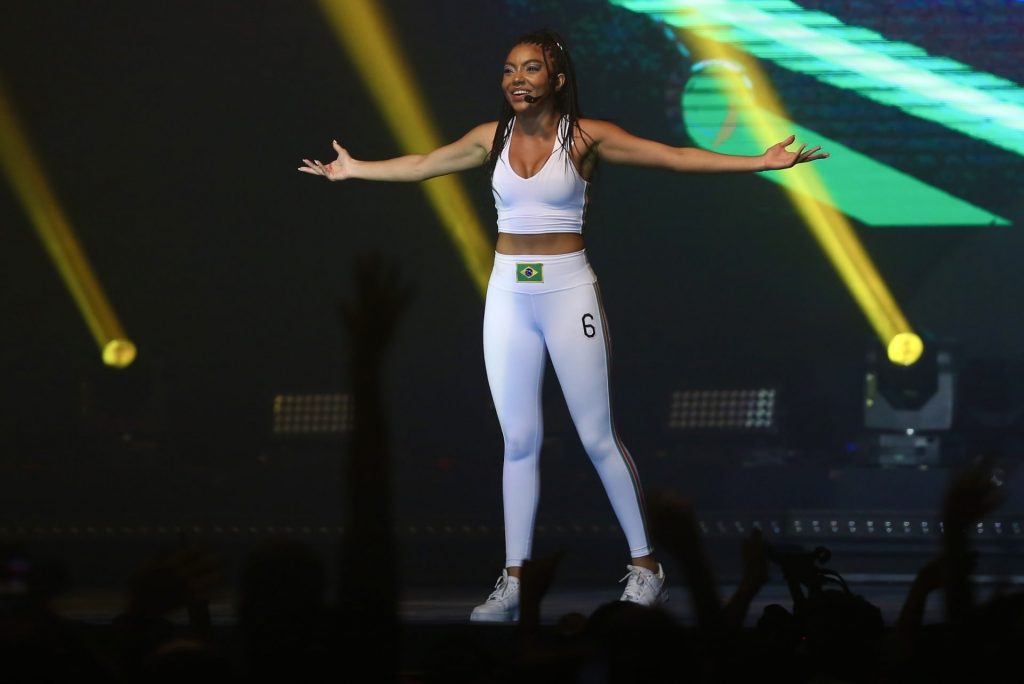 Any Gabrielly, do Now United, em show do grupo no RIo