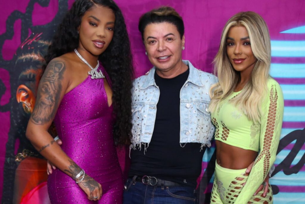 Ludmilla, David Brazil e Bruna Gonçalves abraçados