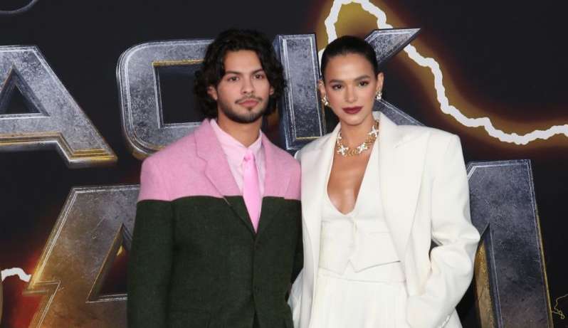 Fãs notam aparição de Bruna Marquezine em post de Xolo Maridueña